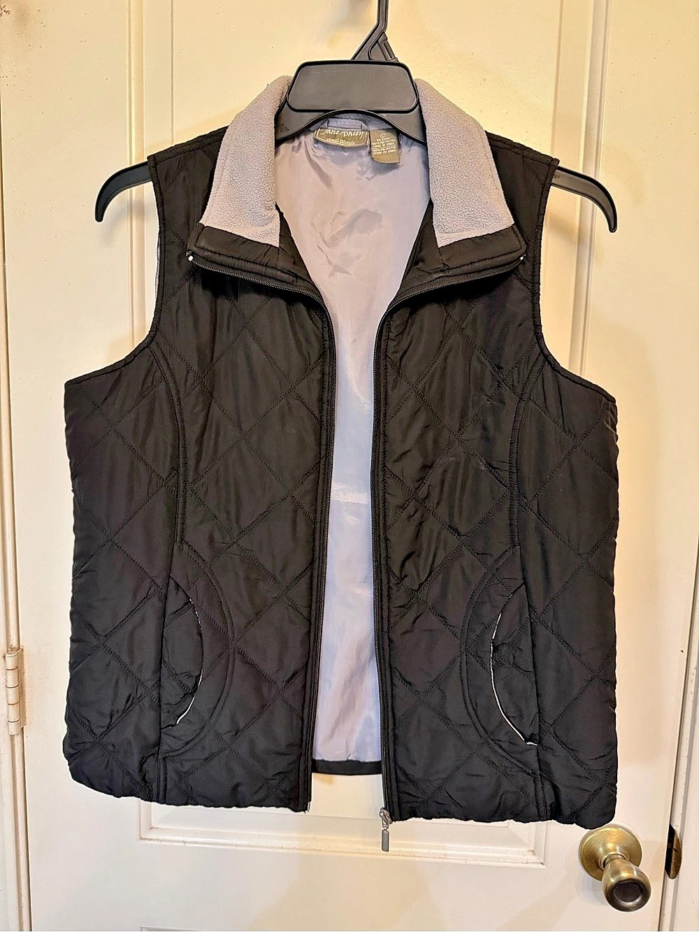 Jane Ashley Quilted Vest in Black